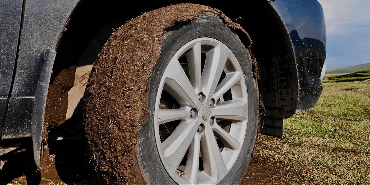 4WD on the gravel road into Danum Valley